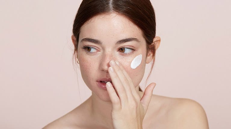 Điều trị nám da bằng mỹ phẩm