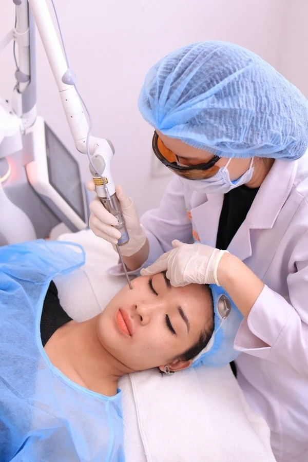 Điều trị nám tàn nhang đốm nâu bằng laser