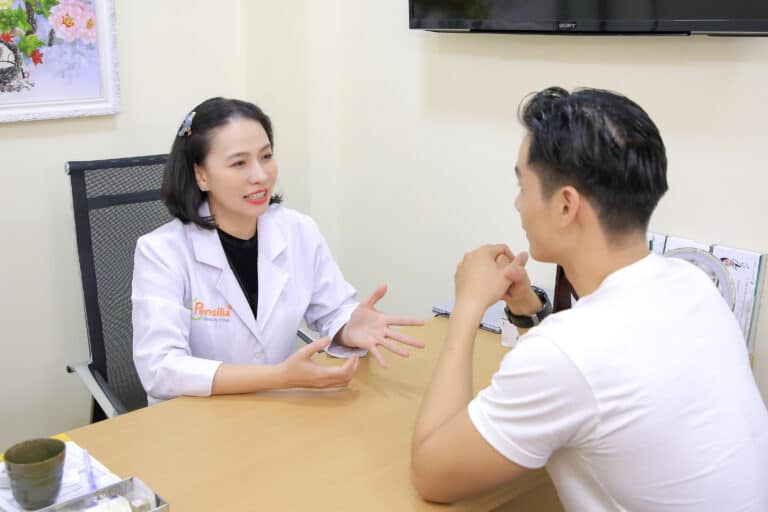 Bác sĩ chuyên khoa 2 da liễu Nguyễn Phương Thảo là một trong những trainer của Xline – thương hiệu chỉ y khoa từ Thụy Sỹ được FDA và CE chứng nhận về chất lượng và an toàn.