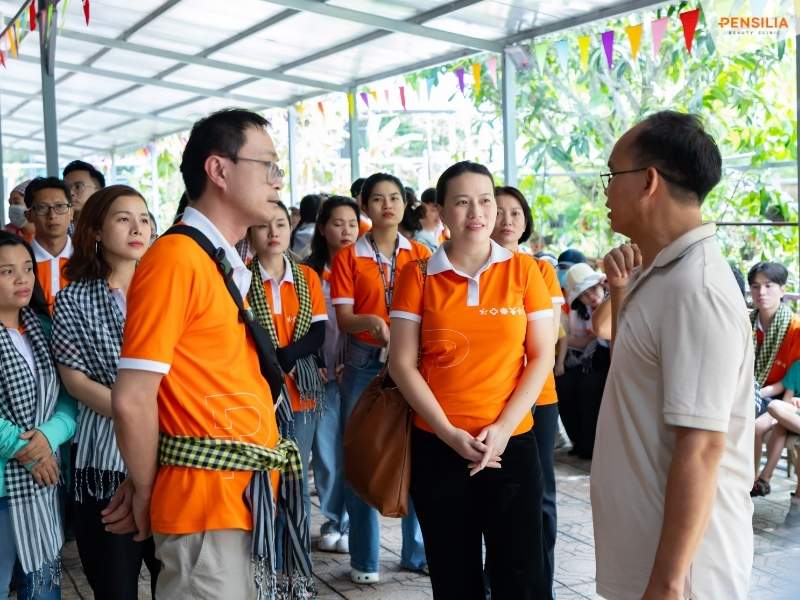 Trò chuyện cùng người Cha ấm áp của hàng chục em bé nhỏ 