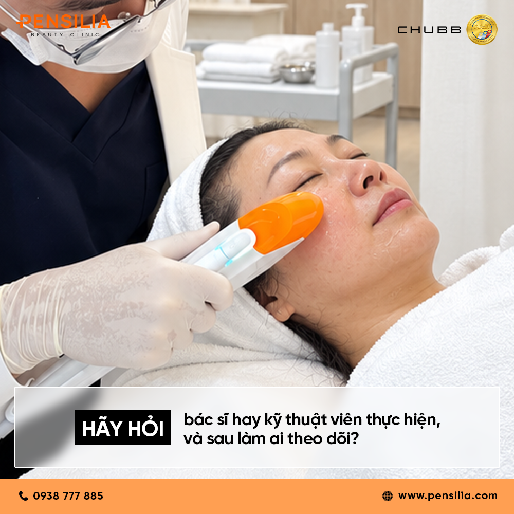 Bác sĩ trực tiếp thực hiện và theo dõi quy trình chăm sóc da công nghệ cao cho khách hàng.