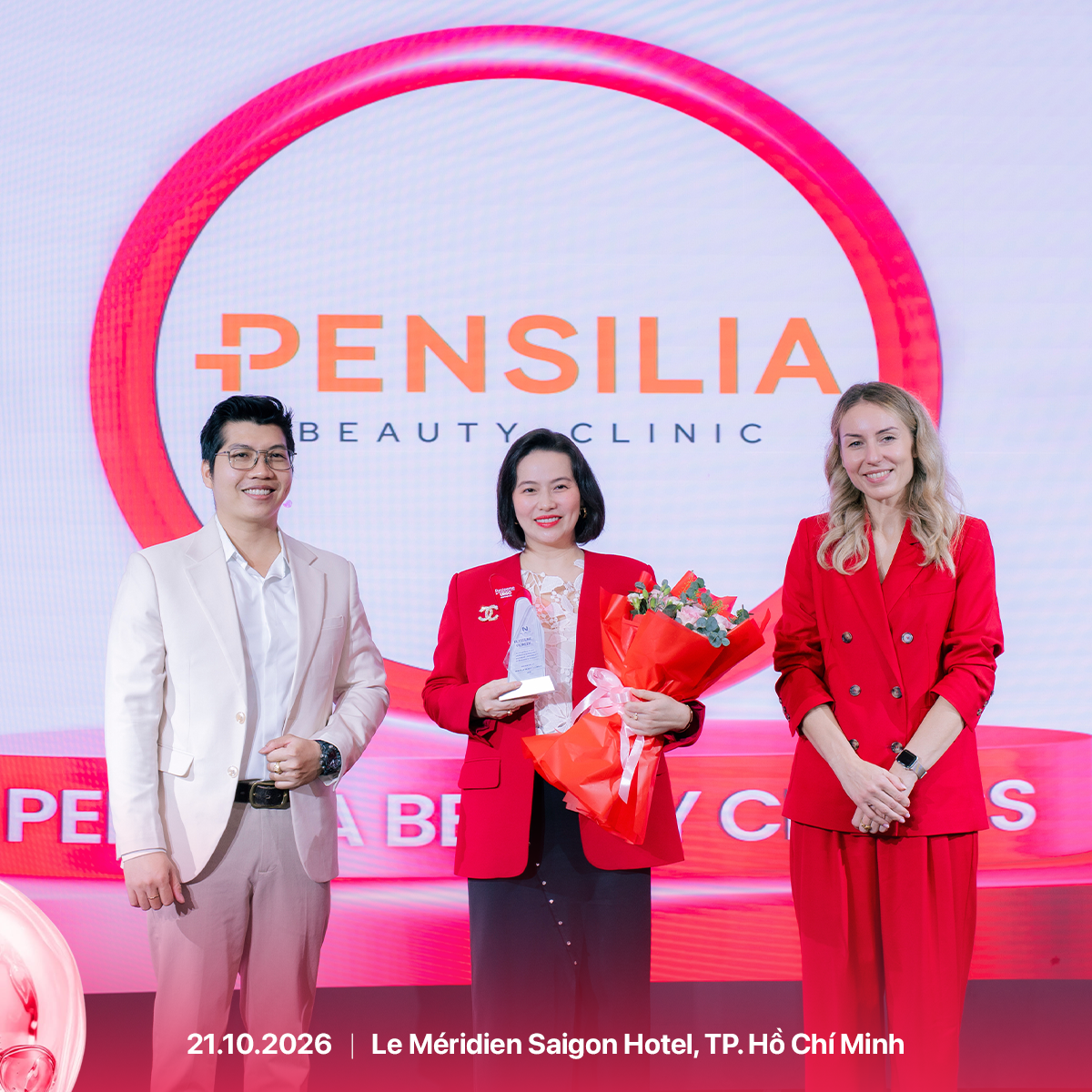 ThS BS CKII Nguyễn Phương Thảo đại diện Pensilia Beauty Clinic nhận vinh danh Clinical Expert RetixC tại TP.HCM