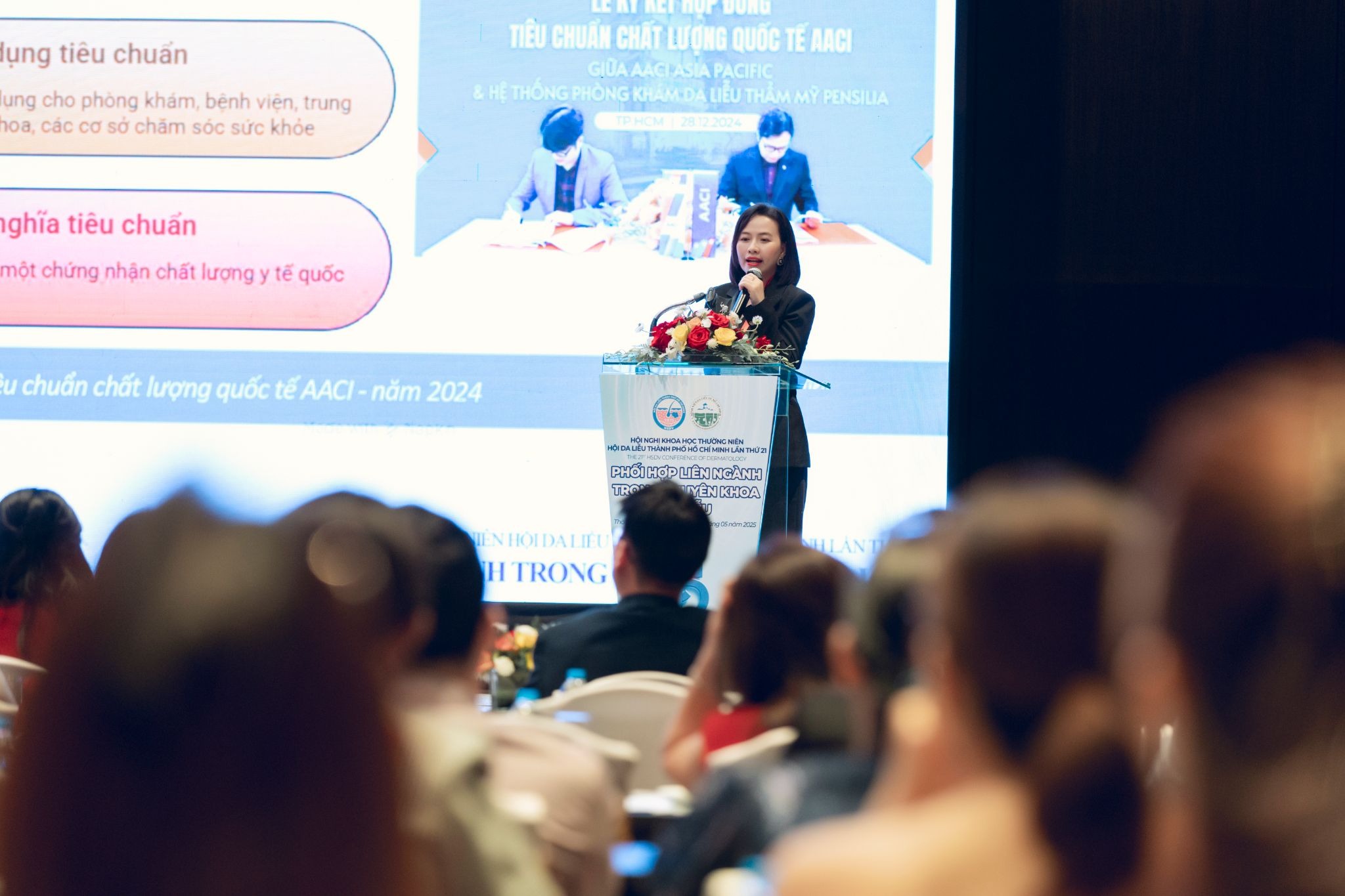 Ths.Bs.CKII Nguyễn Phương Thảo trình bày về áp dụng tiêu chuẩn ACCI trong quản lý hệ thống phòng khám chuyên khoa da liễu - thẩm mỹ Pensilia trong hội nghị