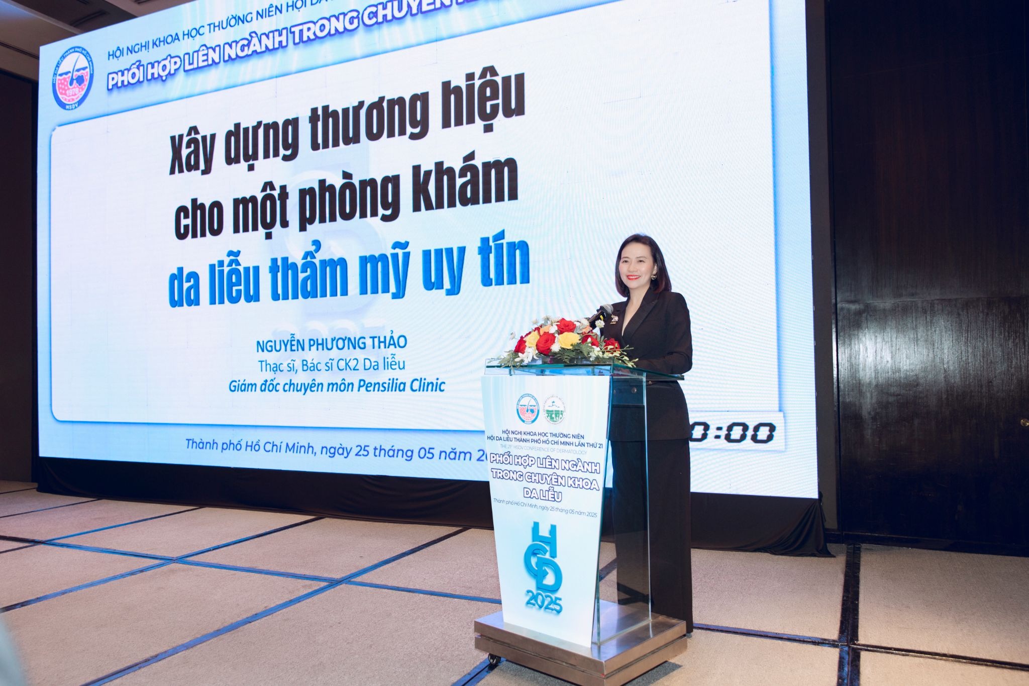 Ths.Bs.CKII Nguyễn Phương Thảo trình bày về chủ đề “Xây dựng thương hiệu cho phòng khám da liễu thẩm mỹ uy tín” trong Hội nghị.